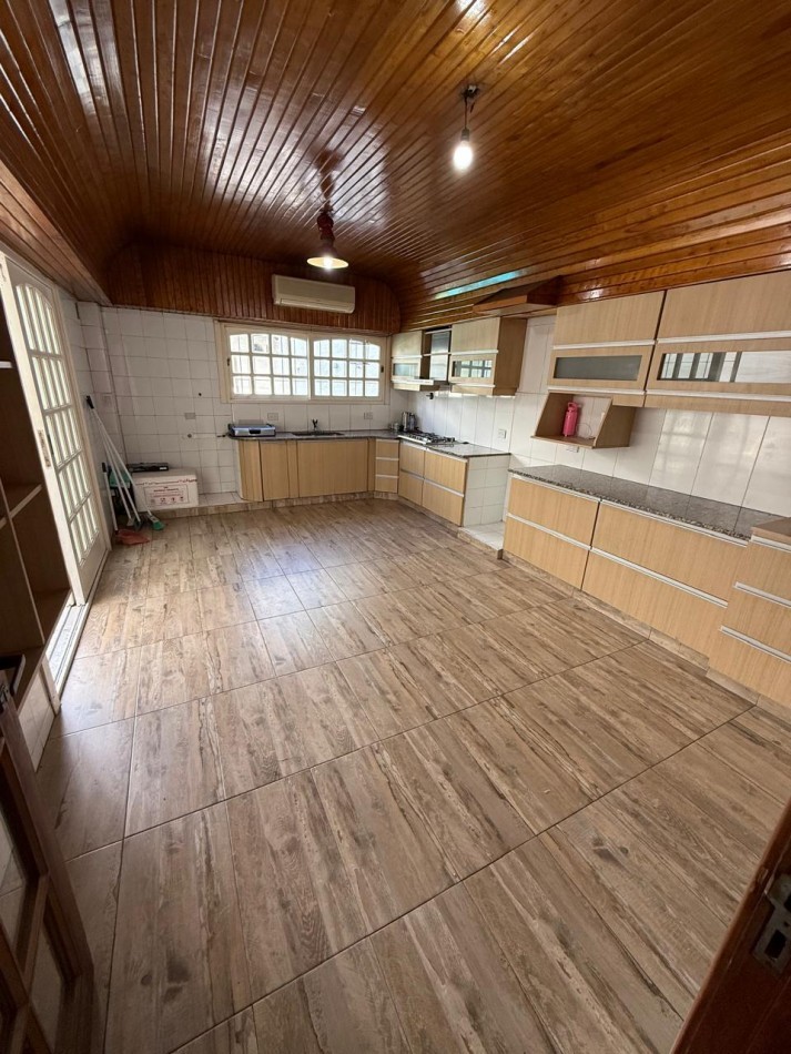 CASA 5 AMB CON DEPENDENCIA Y GARAGE  VILLA DEVOTO